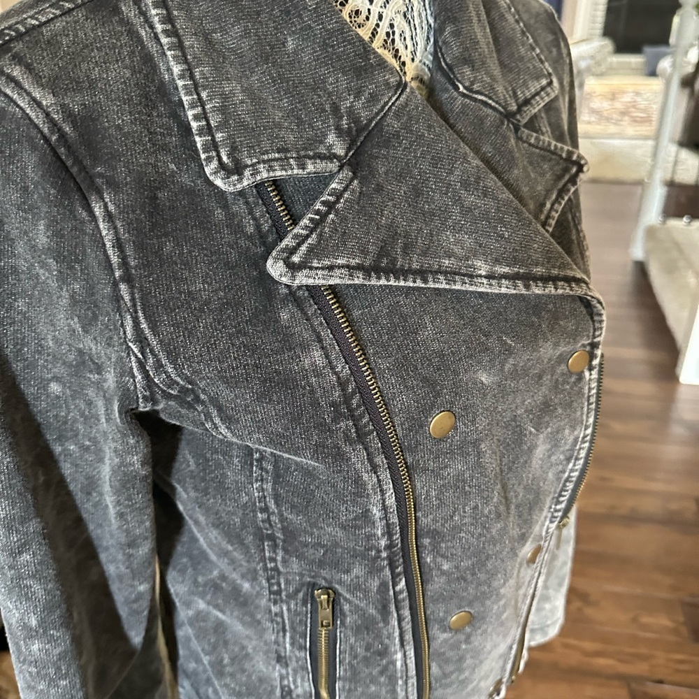 Jacket - Picture 3 of 7